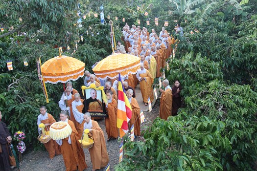 Hình Ảnh Cung Thỉnh Linh Mô Ni Trưởng Hải Triều Âm Tham Phật Yết Tổ