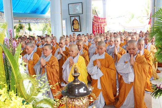 Hình Ảnh Cung Thỉnh Linh Mô Ni Trưởng Hải Triều Âm Tham Phật Yết Tổ