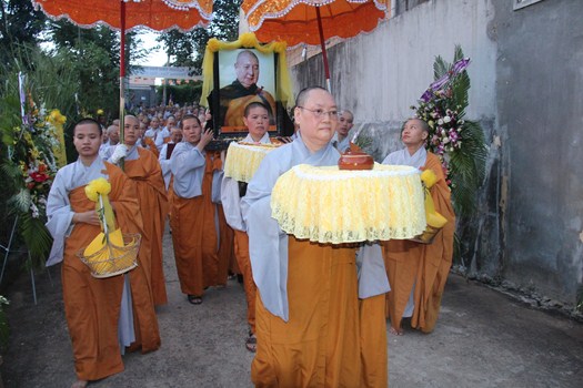 Hình Ảnh Cung Thỉnh Linh Mô Ni Trưởng Hải Triều Âm Tham Phật Yết Tổ