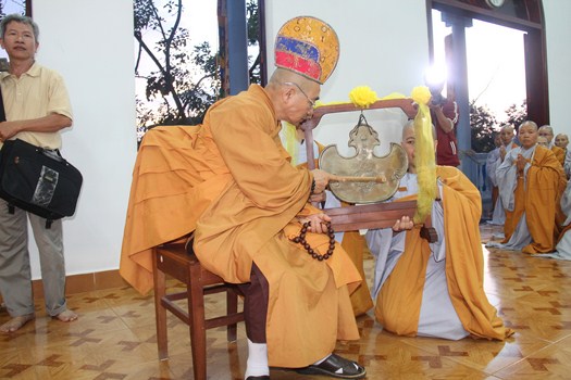 Hình Ảnh Cung Thỉnh Linh Mô Ni Trưởng Hải Triều Âm Tham Phật Yết Tổ