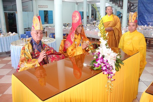 Hình Ảnh Cung Thỉnh Linh Mô Ni Trưởng Hải Triều Âm Tham Phật Yết Tổ