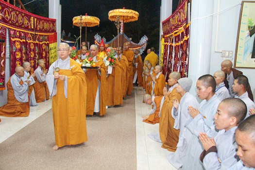 Hình Ảnh Cung Thỉnh Linh Mô Ni Trưởng Hải Triều Âm Tham Phật Yết Tổ
