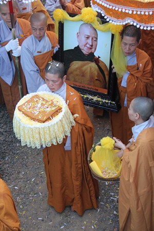 Hình Ảnh Cung Thỉnh Linh Mô Ni Trưởng Hải Triều Âm Tham Phật Yết Tổ
