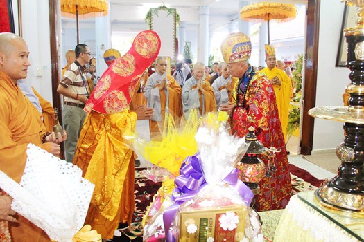 Hình Ảnh Cung Thỉnh Linh Mô Ni Trưởng Hải Triều Âm Tham Phật Yết Tổ