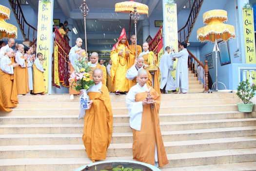Hình Ảnh Cung Thỉnh Linh Mô Ni Trưởng Hải Triều Âm Tham Phật Yết Tổ