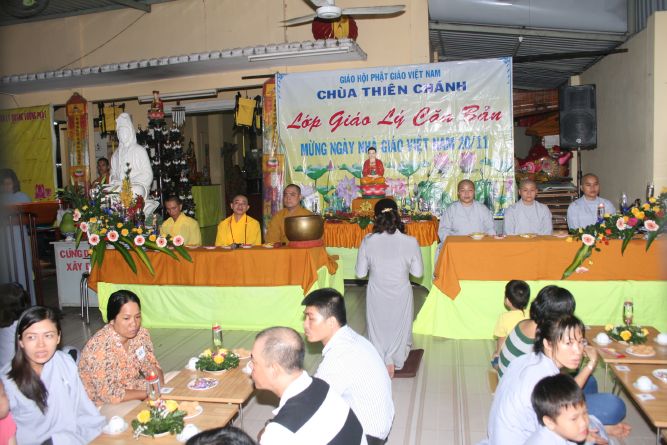 TP.HCM: Lớp giáo lý chùa Thiên Chánh mừng ngày nhà giáo Việt Nam