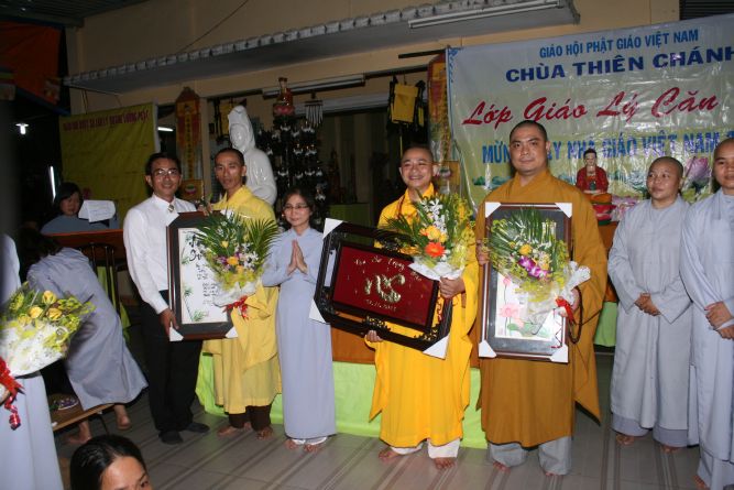 TP.HCM: Lớp giáo lý chùa Thiên Chánh mừng ngày nhà giáo Việt Nam