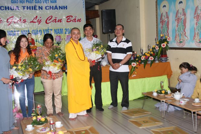 TP.HCM: Lớp giáo lý chùa Thiên Chánh mừng ngày nhà giáo Việt Nam