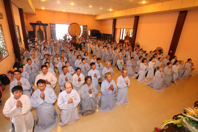 Ngày đầu Pháp hội niệm Phật cầu nguyện Quốc Thái Dân An cầu siêu sản nạn, thai nhi chùa Từ Quang – 2013