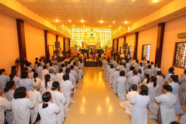 Ngày đầu Pháp hội niệm Phật cầu nguyện Quốc Thái Dân An cầu siêu sản nạn, thai nhi chùa Từ Quang – 2013