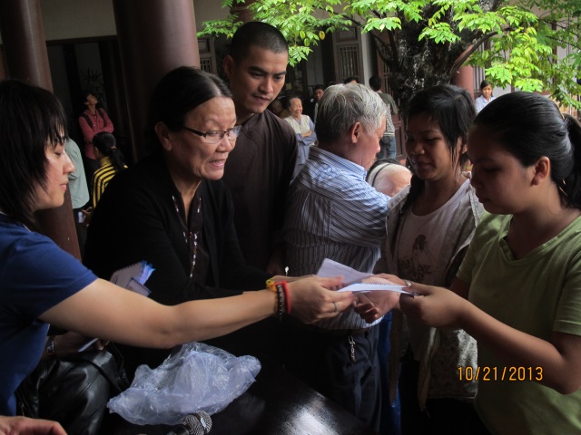 Chùa Pháp Hoa - Nam Úc cứu trợ đồng bào bị bão lụt miền Trung