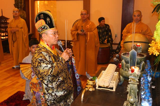 Ngày đầu Pháp hội niệm Phật cầu nguyện Quốc Thái Dân An cầu siêu sản nạn, thai nhi chùa Từ Quang – 2013