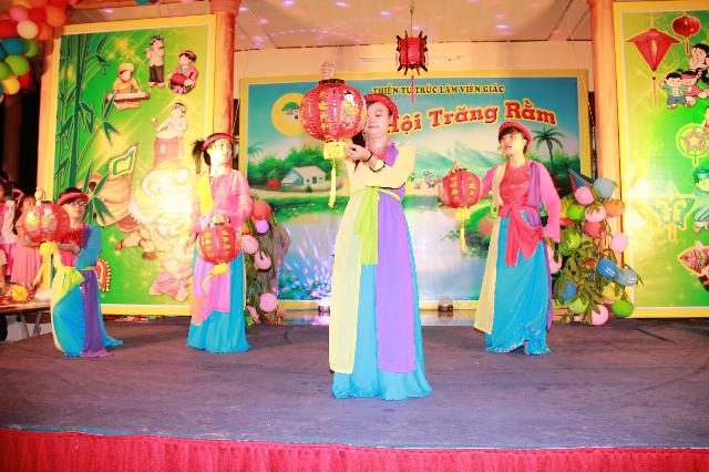 Bản Tin Chương trình “Đêm Hội Trăng Rằm” tại Thiền Tự Trúc Lâm Viên Giác, thành phố Nha Trang.