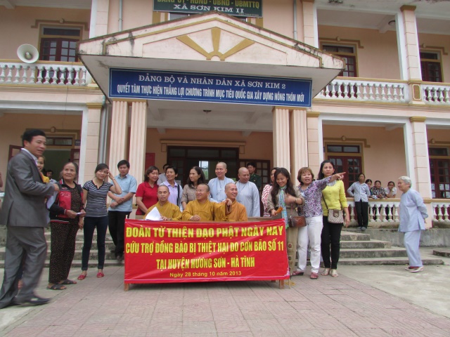 Quỹ Từ thiện Đạo Phật Ngày Nay cứu trợ miền Trung đợt 2 tại Hà Tĩnh và Đà Nẵng
