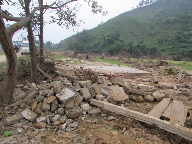 Quỹ Từ thiện Đạo Phật Ngày Nay cứu trợ miền Trung đợt 2 tại Hà Tĩnh và Đà Nẵng
