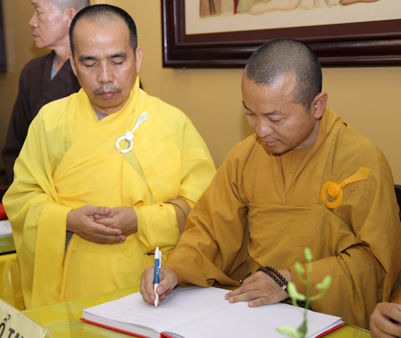Ngày thứ nhất: Các phái đoàn viếng tang cố HT. Thích Nhật Quang