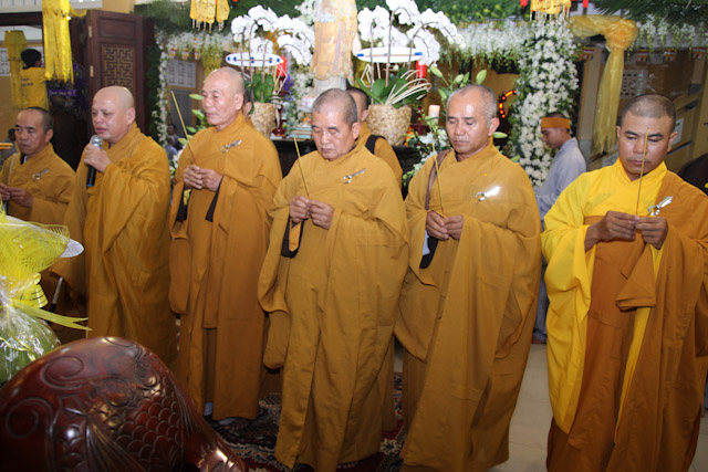 Ngày thứ nhất: Các phái đoàn viếng tang cố HT. Thích Nhật Quang