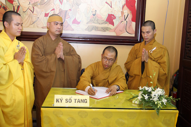 Ngày thứ nhất: Các phái đoàn viếng tang cố HT. Thích Nhật Quang