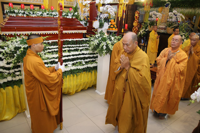 Ngày thứ nhất: Các phái đoàn viếng tang cố HT. Thích Nhật Quang