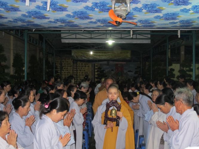 Đồng Nai: Đốt nến tri ân đón mùa hiếu hạnh