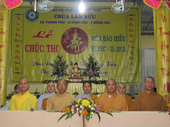 Đồng Nai: Đốt nến tri ân đón mùa hiếu hạnh