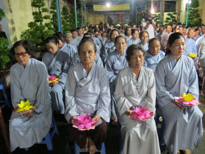 Đồng Nai: Đốt nến tri ân đón mùa hiếu hạnh