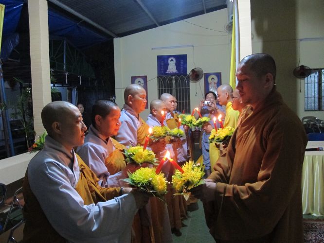 Đồng Nai: Đốt nến tri ân đón mùa hiếu hạnh