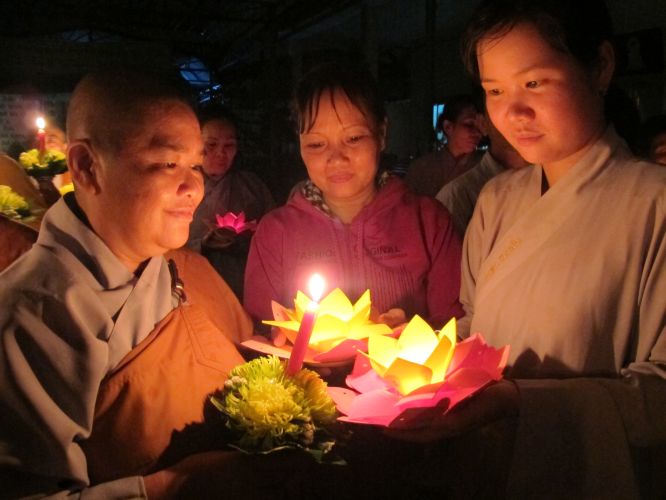 Đồng Nai: Đốt nến tri ân đón mùa hiếu hạnh
