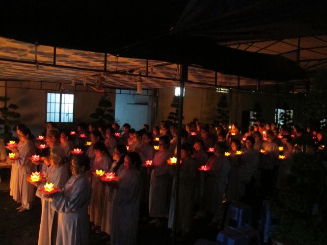 Đồng Nai: Đốt nến tri ân đón mùa hiếu hạnh
