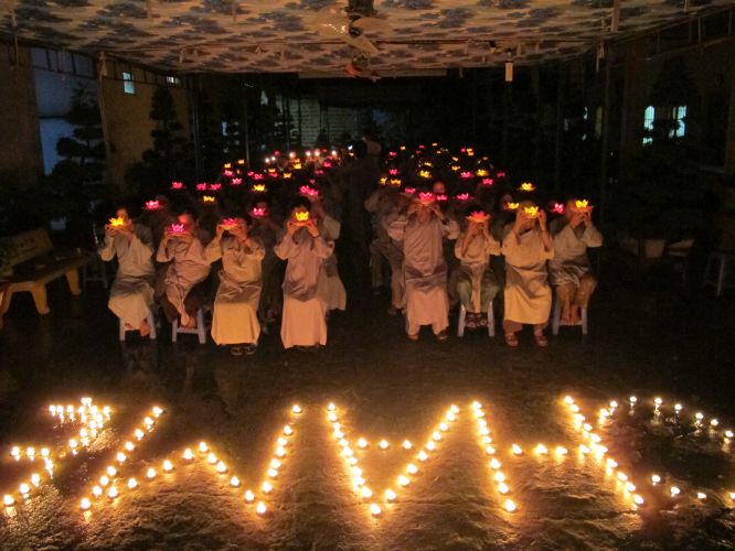 Đồng Nai: Đốt nến tri ân đón mùa hiếu hạnh