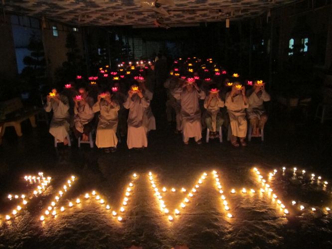 Đồng Nai: Đốt nến tri ân đón mùa hiếu hạnh
