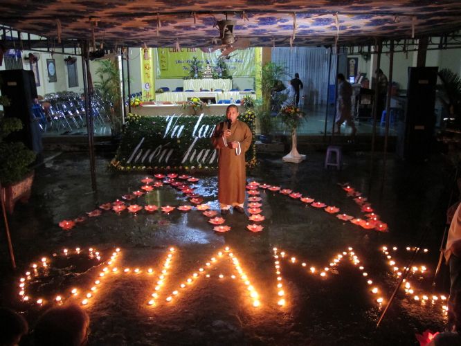 Đồng Nai: Đốt nến tri ân đón mùa hiếu hạnh
