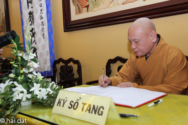 Ngày thứ 3: Các phái đoàn viếng tang cố HT. Thích Nhật Quang