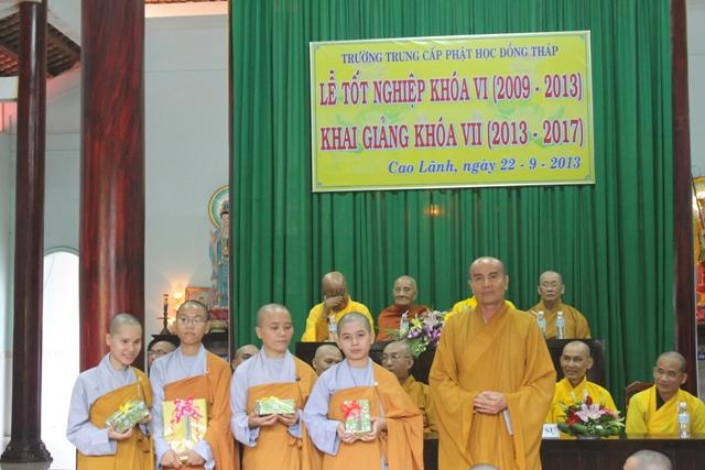 Đồng Tháp: Tốt Nghiệp Trung Cấp Phật Học Khóa VI – Khai Giảng Kháo VII
