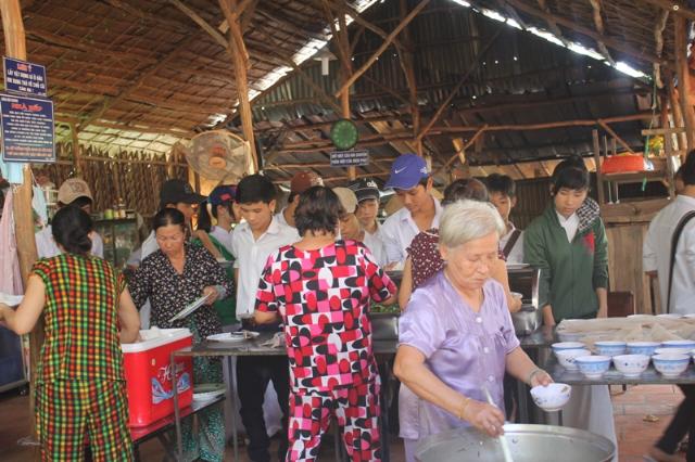 Đồng Tháp: Bếp Ăn Khuyến Học Chùa Bửu Nghiêm