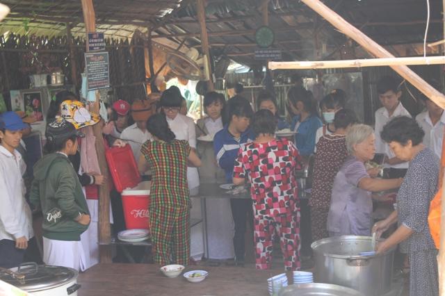 Đồng Tháp: Bếp Ăn Khuyến Học Chùa Bửu Nghiêm