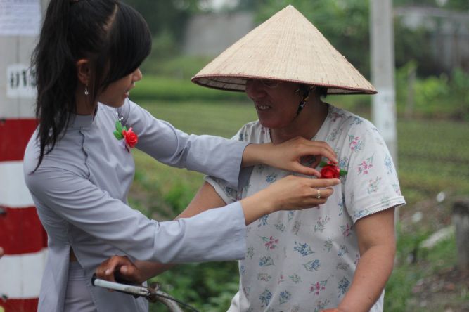 Long An: Bông hồng vào làng trong mùa Vu lan tại chùa Khánh Ninh