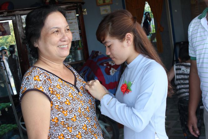 Long An: Bông hồng vào làng trong mùa Vu lan tại chùa Khánh Ninh