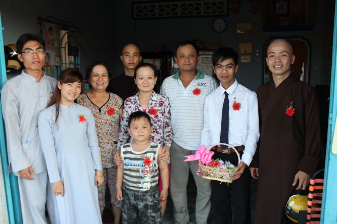 Long An: Bông hồng vào làng trong mùa Vu lan tại chùa Khánh Ninh