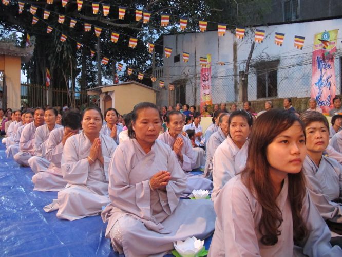 Bến Tre: Đại lễ chúc thọ, dâng y và cài hoa hồng tại chùa Bửu Quang