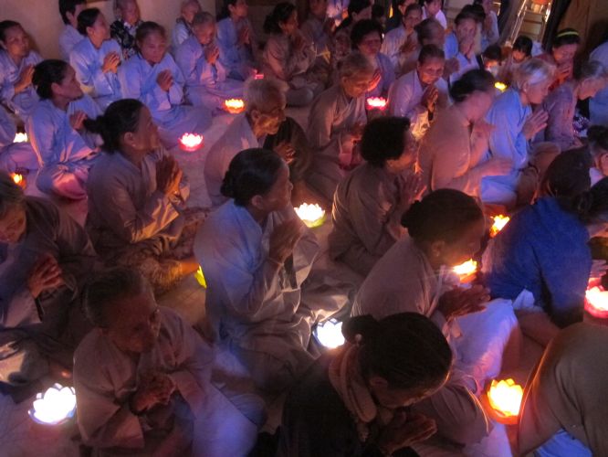 Bến Tre: Đại lễ chúc thọ, dâng y và cài hoa hồng tại chùa Bửu Quang