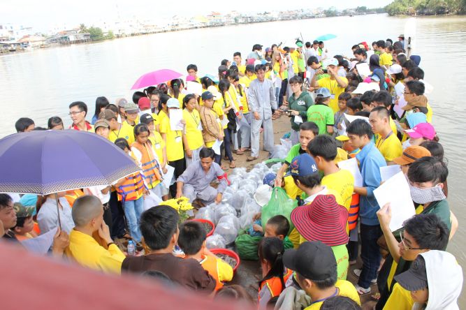 Long An: Đại lễ phóng sanh tại khóa tu “Điểm tựa đời con”