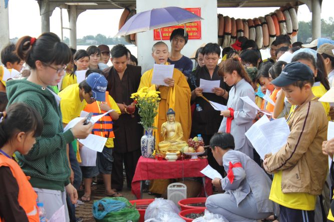 Long An: Đại lễ phóng sanh tại khóa tu “Điểm tựa đời con”