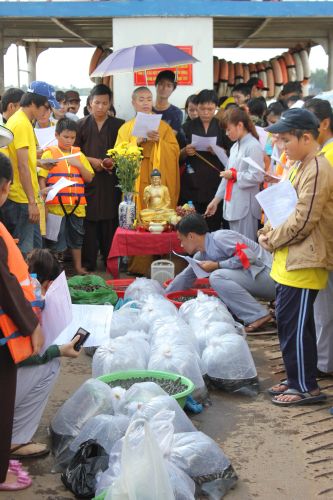 Long An: Đại lễ phóng sanh tại khóa tu “Điểm tựa đời con”
