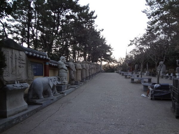 Danh thắng Đông Hải Long Cung Tự