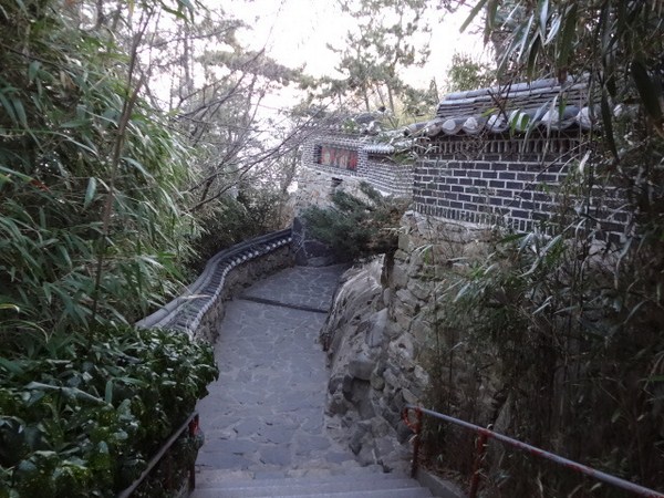 Danh thắng Đông Hải Long Cung Tự