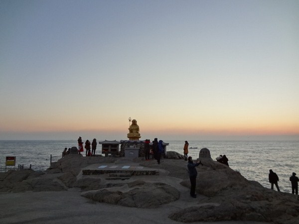 Danh thắng Đông Hải Long Cung Tự