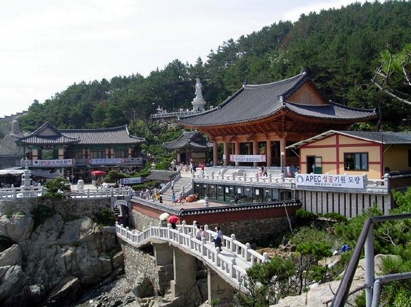 Danh thắng Đông Hải Long Cung Tự