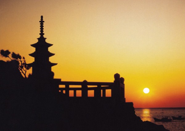 Danh thắng Đông Hải Long Cung Tự