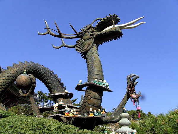 Danh thắng Đông Hải Long Cung Tự